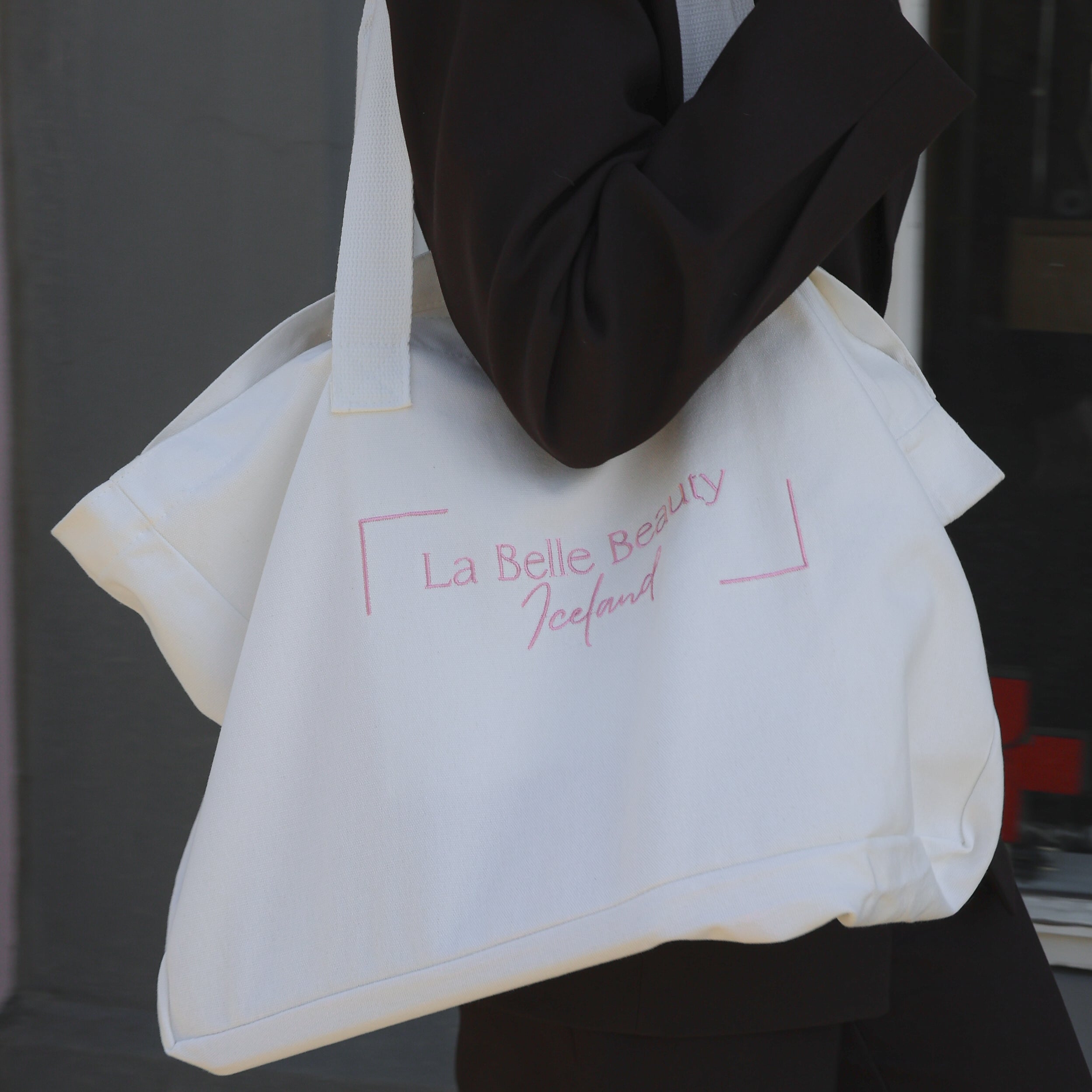 La belle beauty tote bag